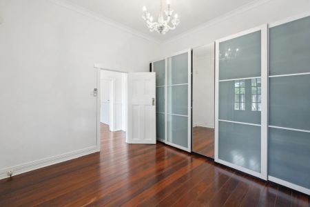 7 Grafton Road, Bayswater. - Photo 2