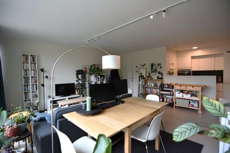 Lichtrijk 2-slpk appartement met privé parking nabij Rumbeke - Photo 5