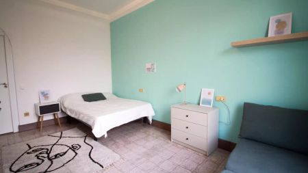 Room in a shared 9-bedroom apartment for rent in la Nova Esquerra de l'Eixample, all bills included - Foto 5