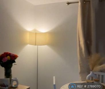 4 bedroom terraced house to rent - Photo 2