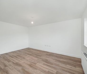 4 bedroom semi-detached house to rent - Photo 3