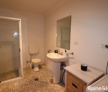 FULLY FURNISHED 1 BEDROOM TOWNHOUSE IN CBD - GAS & ELECTRICITY INCL... - Photo 5