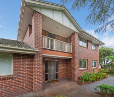 Brilliant Townhouse Well Positioned Opposite Wattle Park - Photo 1