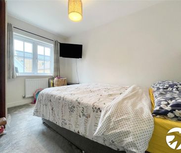 4 bedroom semi-detached house to rent - Photo 3