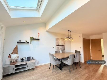 3 bedroom detached house to rent - Photo 3