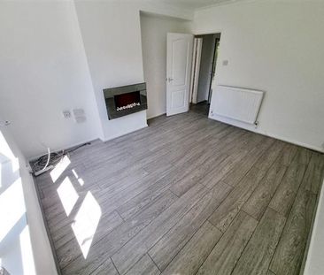 2 bedroom end of terrace house to rent - Photo 1