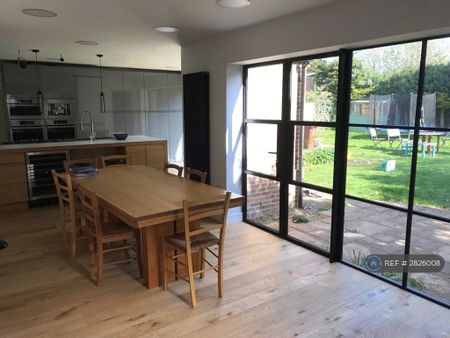 4 bedroom detached house to rent - Photo 3