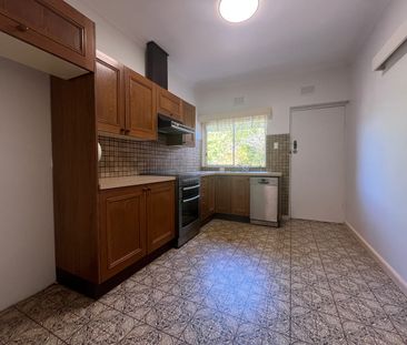 Neat and Tidy Spacious Unit - Photo 4