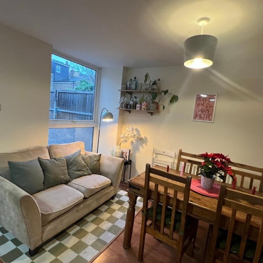 4 Bed End Terrace, Lammermoor Road, SW12 - Photo 1