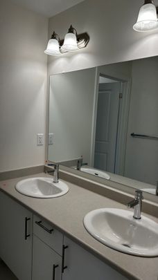 For Lease - 7 Phoenix Boulevard, Barrie, Ontario - Photo 1