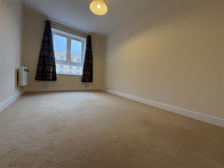 3 bedroom flat to rent - Photo 3