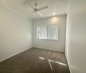 Brand New 4 Bedroom Home in Deebing Heights!! - Photo 2