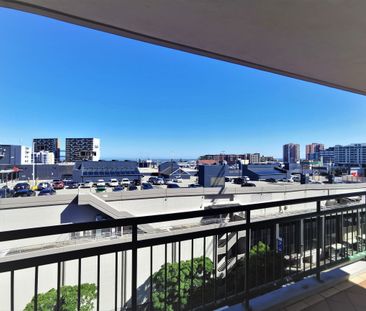 SPACIOUS 2-BEDROOM APARTMENT IN A SECURITY BLOCK - Photo 4