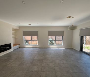 THREE BEDROOM TOWNHOUSE WITH STUDY - Photo 5