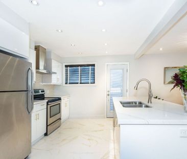 For Lease - 30 FOREHT Crescent Unit# MAIN, Aurora, Ontario - Photo 2