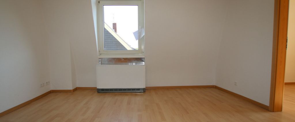 Gemütliche Dachgeschosswohnung mit 3 Zimmern und ca. 60 m² Wfl. in ruhiger Wohnlage - Photo 1