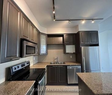 Sherbourne St & Wellesley St Spacious 2Bdrm Modern Kitchen 1Parking - Photo 2