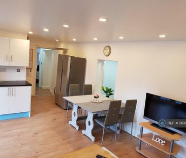 1 bedroom in a house share to rent - Photo 2