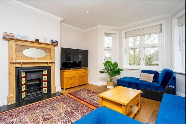 6 bedroom semi-detached house to rent - Photo 1