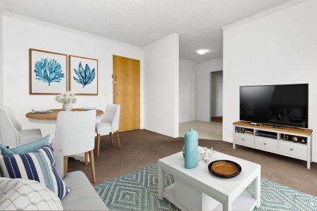 Neat two bedroom apartment within easy walk to Eastwood rail & amenities - Photo 2