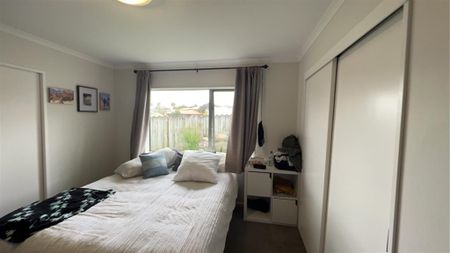 48 Medvale Avenue, Flat Bush, Auckland - Photo 2