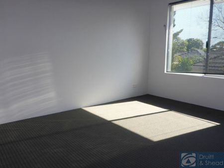 Modern Townhouse in excellent location - Photo 5