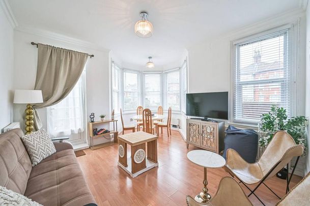 2 bedroom flat to rent - Photo 1