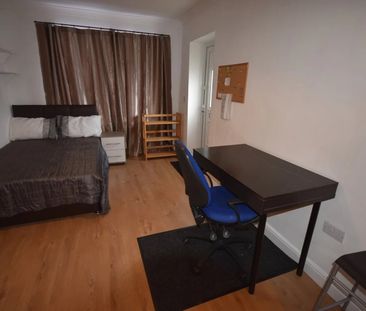 Studio Flat, Lilac Road, SO16 - Photo 2