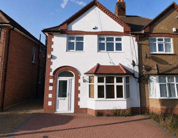 Victoria Road, Ruislip HA6, London - Photo 1