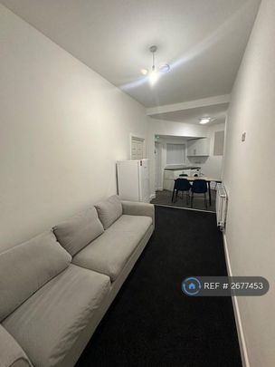 1 bedroom in a house share to rent - Photo 1