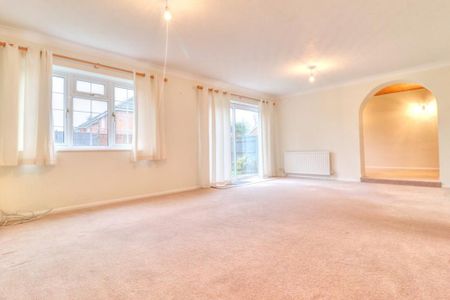 4 bedroom detached house to rent - Photo 2