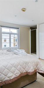 3 bedroom flat in Barnes - Photo 4