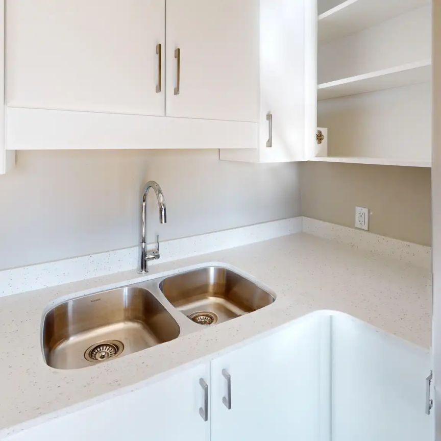 Canterbury Square — Renovated 1 Bedroom - Photo 1