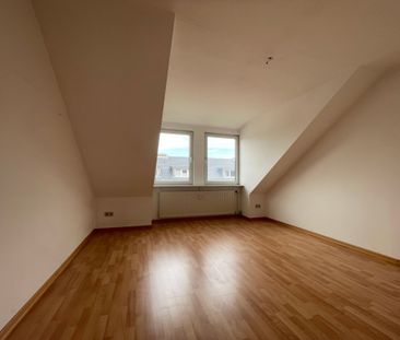 Tolle Dachgeschoss-Wohnung in zentraler Lage - Foto 1