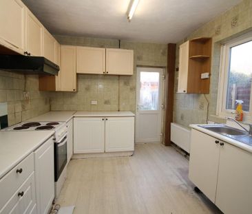 3 bedroom semi-detached house to rent - Photo 6