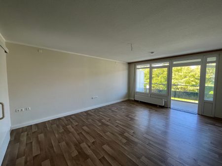 geräumige 2- RWE mit Balkon & Fahrstuhl in einer Mehrgenerationen – Wohnanlage / Königshufen ! - Photo 2