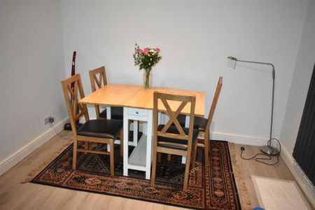 2 bedroom cottage to rent - Photo 2