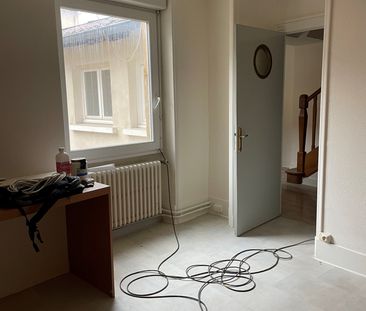 Location Appartement 5 pièces 140m² CHARLIEU 42190 - Photo 4