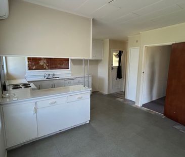 Sunny 3-Bedroom Family Home in the Heart of Howick - Photo 2