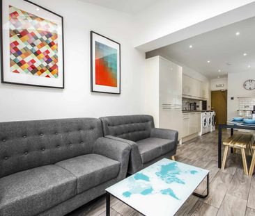 Large, Modern En-Suite Loft Room - Photo 2