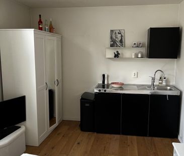 Ruime studio voor 1 pers 1 ste verdiep - Schouw­ve­gers­straat 4 - Photo 3