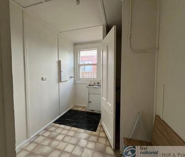 Prime Location! - Photo 5