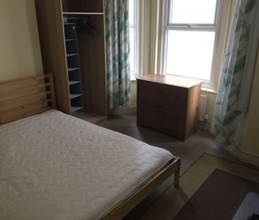 3 Bedroom House To Rent in Town Centre - £1,455 pcm Tenancy Info - Photo 1