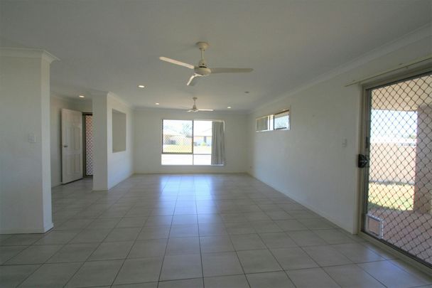 Family Home in Riverview Estate! - Photo 1
