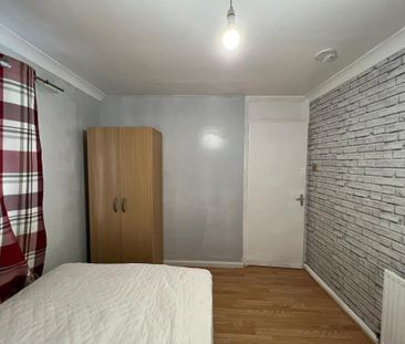 Room in a Shared House, Atherton Road, E7 - Photo 3