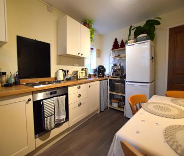 2 Bedroom End Terrace To Let - Photo 6