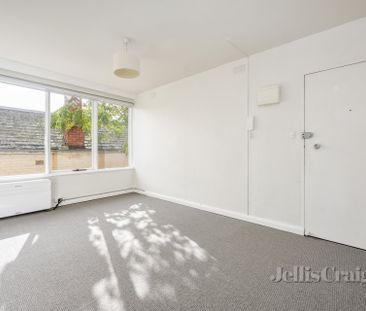 5/24 Hawksburn Road, South Yarra - Photo 2