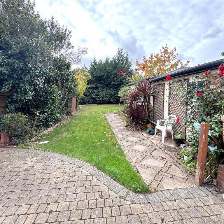 3 bedroom property to rent - Photo 1