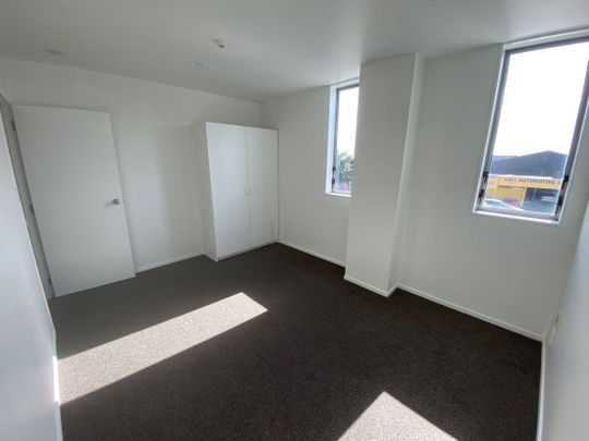 Renovated Otahuhu Apartment - Photo 1