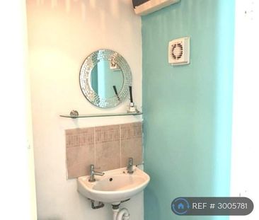 4 bedroom terraced house to rent - Photo 6